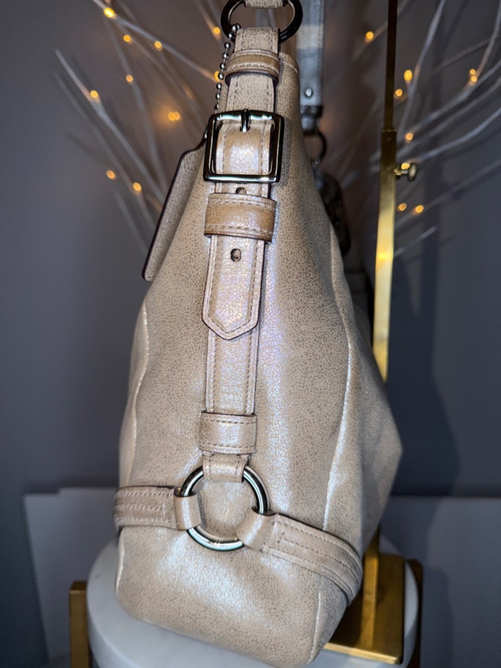 Coach EUC luxurious soft cream w/gold undertone shoulder bag with adj strap - Picture 7 of 13